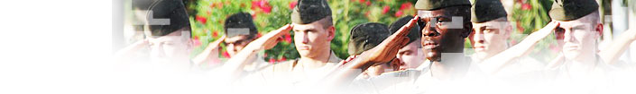 cadetes de la escuela militar saludando